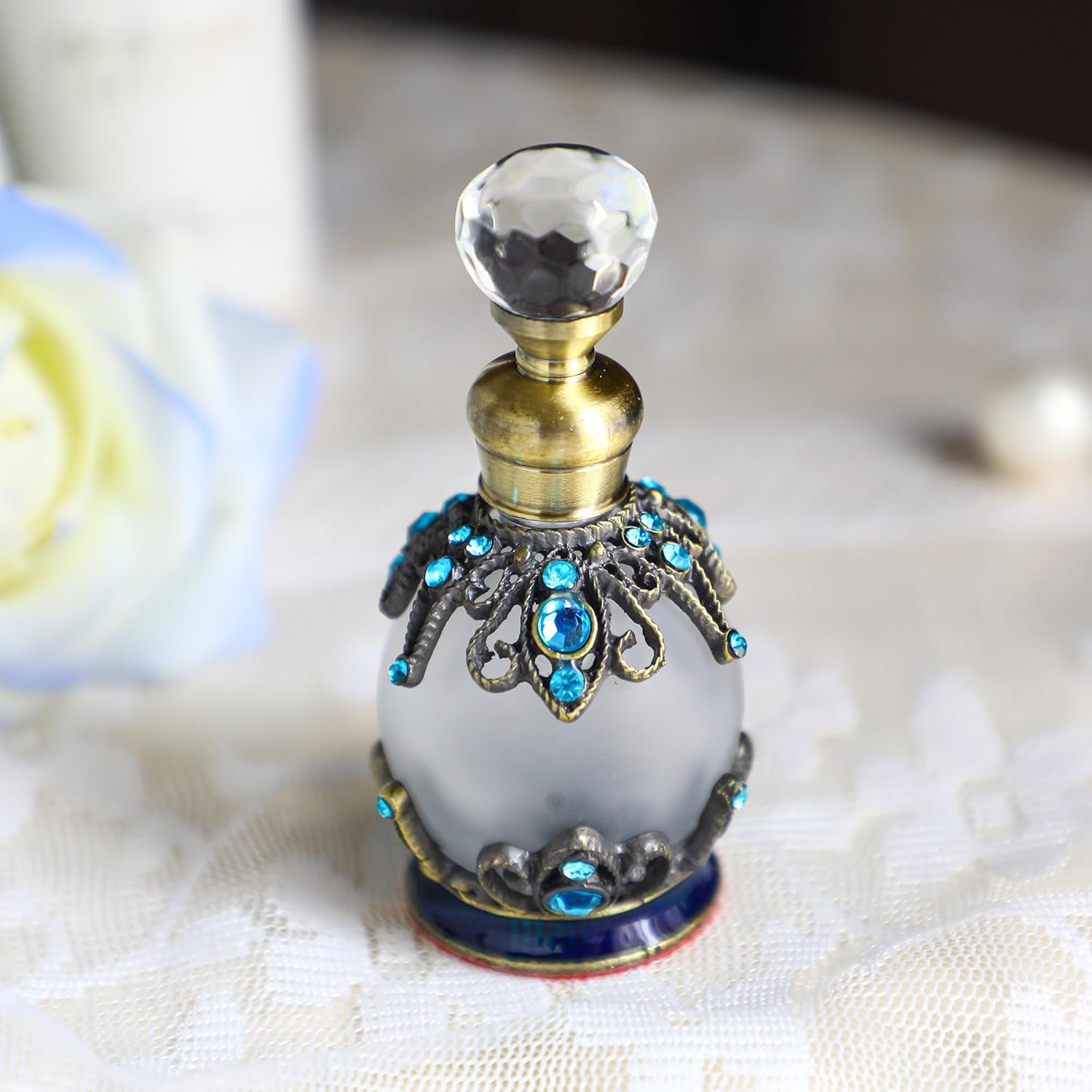 Decorative Crystal Perfume Bottle Empty Refillable Rhinestones Jeweled Vintage Glass Perfume Vial Scent Bottles for Ladies Girls(15Ml)