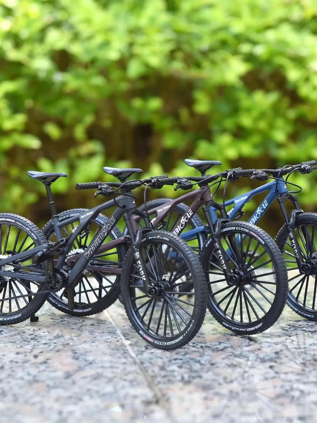 1:6 Scale Alloy Mountain Bike Model Realistic Gear Toy with Front & Rear Shock Absorbers Christmas Gifts for Bicycle Enthusiasts