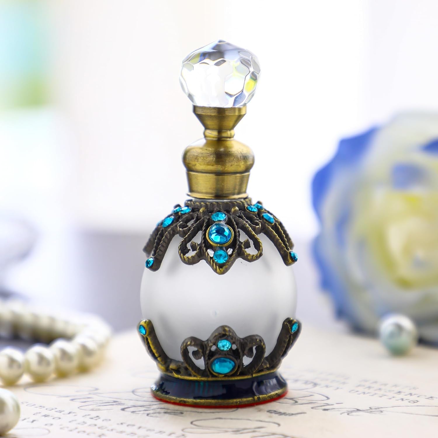 Decorative Crystal Perfume Bottle Empty Refillable Rhinestones Jeweled Vintage Glass Perfume Vial Scent Bottles for Ladies Girls(15Ml)